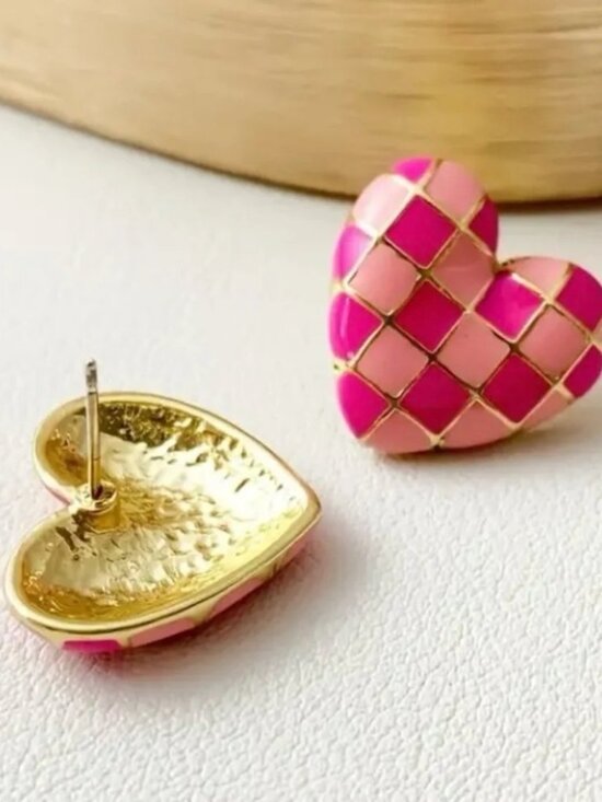 Modcloth Jewelry - ✨ModCloth Solna Pink Checkered Heart Earrings